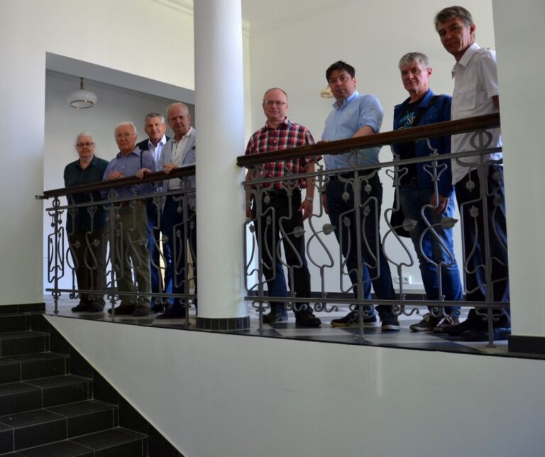 Bürogebäude Bremaplatz 2 – Besuch der Nachfahren von Max Hesse nach der Renovierung (c Dr. Aleksander Bauknecht)