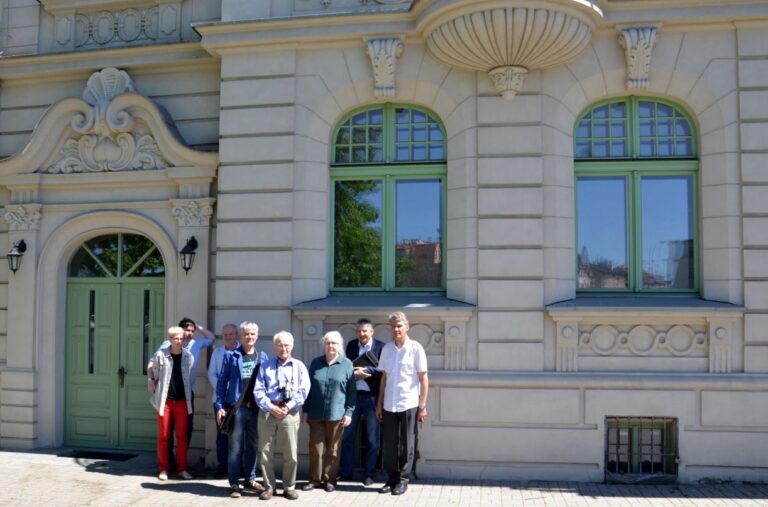 Bürogebäude Bremaplatz 2 – Besuch der Nachfahren von Max Hesse nach der Renovierung (c Dr. Aleksander Bauknecht)