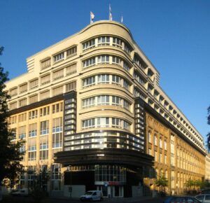 Modernisierte Eckfront, Mossehaus, Berlin Schützenstraße (1921 – 23)