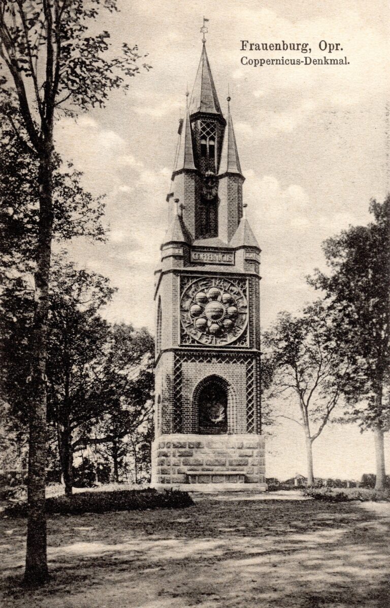 Vorkriegspostkarte des Kopernikus-Denkmals in Frauenburg (Pfarrer Gundel)