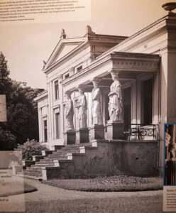 Nachbildung des Erechtheions am Schloß Klein Beynuhnen (Ausst. 2016)