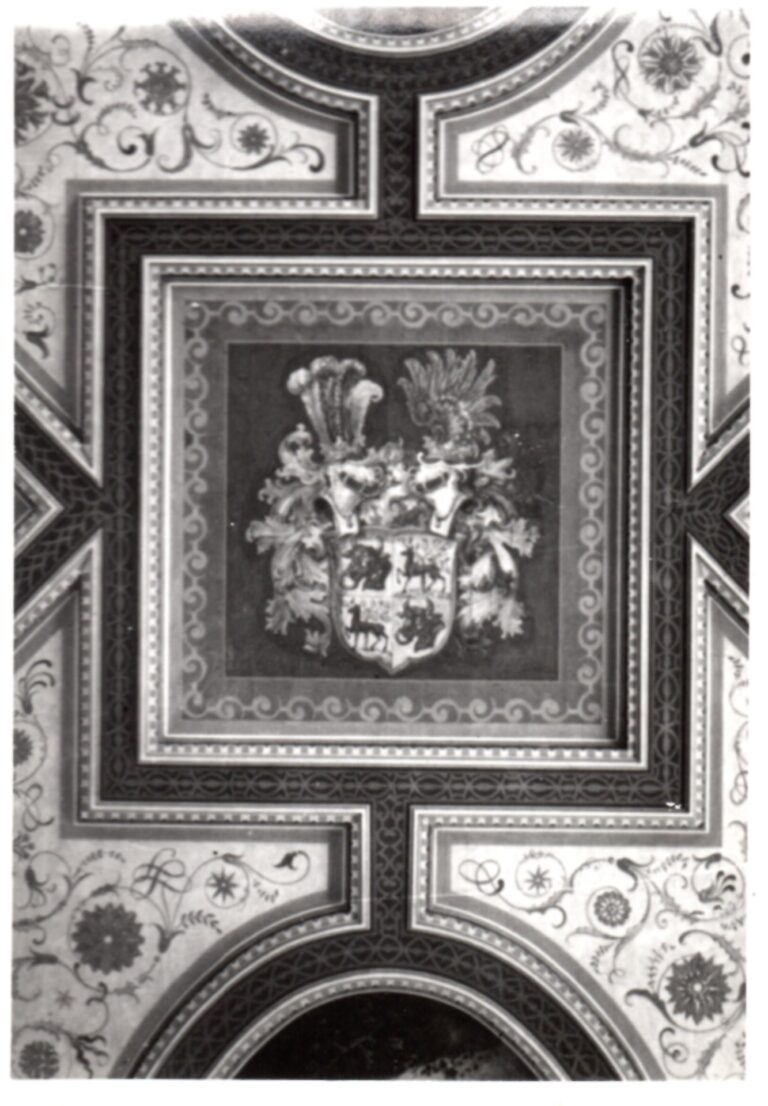 Hindenburgwappen an der Decke der Kirche Langenau vor 1934 (Pfarrer Gundel)