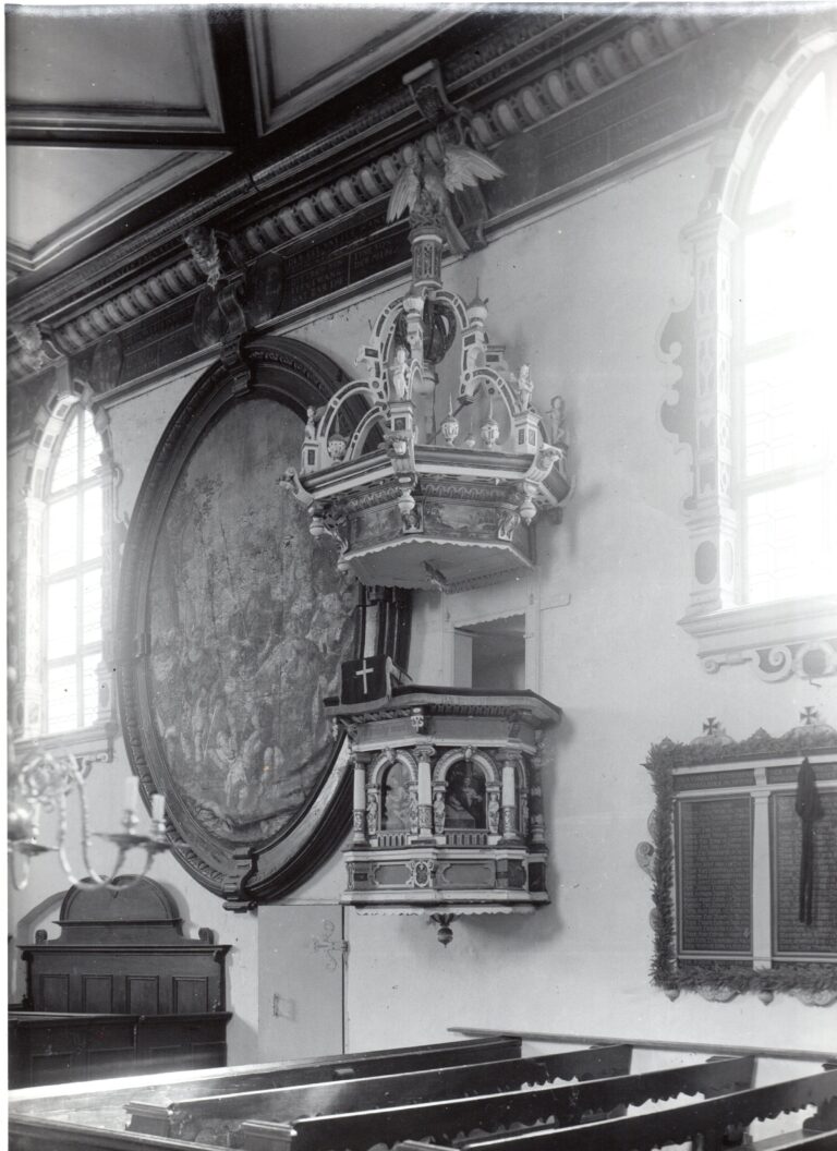 Kirche in Langenau 1934: Kanzel (Pfarrer Gundel)