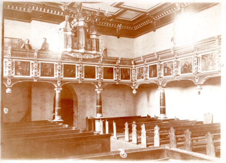 Blick in die Kirche Langenau nach Westen vor 1902 (Pfarrer Gundel)