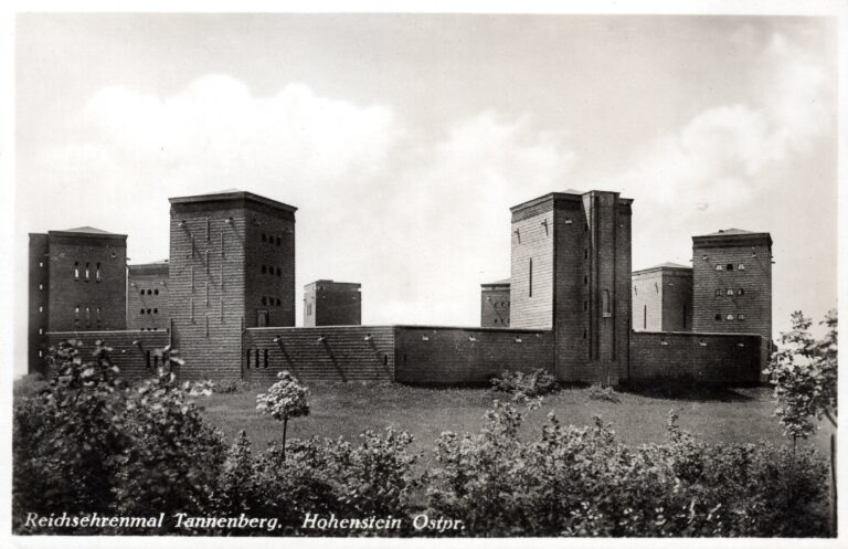Vorkriegspostkarte des Tannenbergdenkmals bei Hohenstein (Pfarrer Gundel)