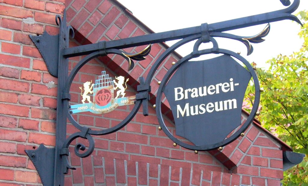 Eingangsschild des Brauereimuseums (c Ol)