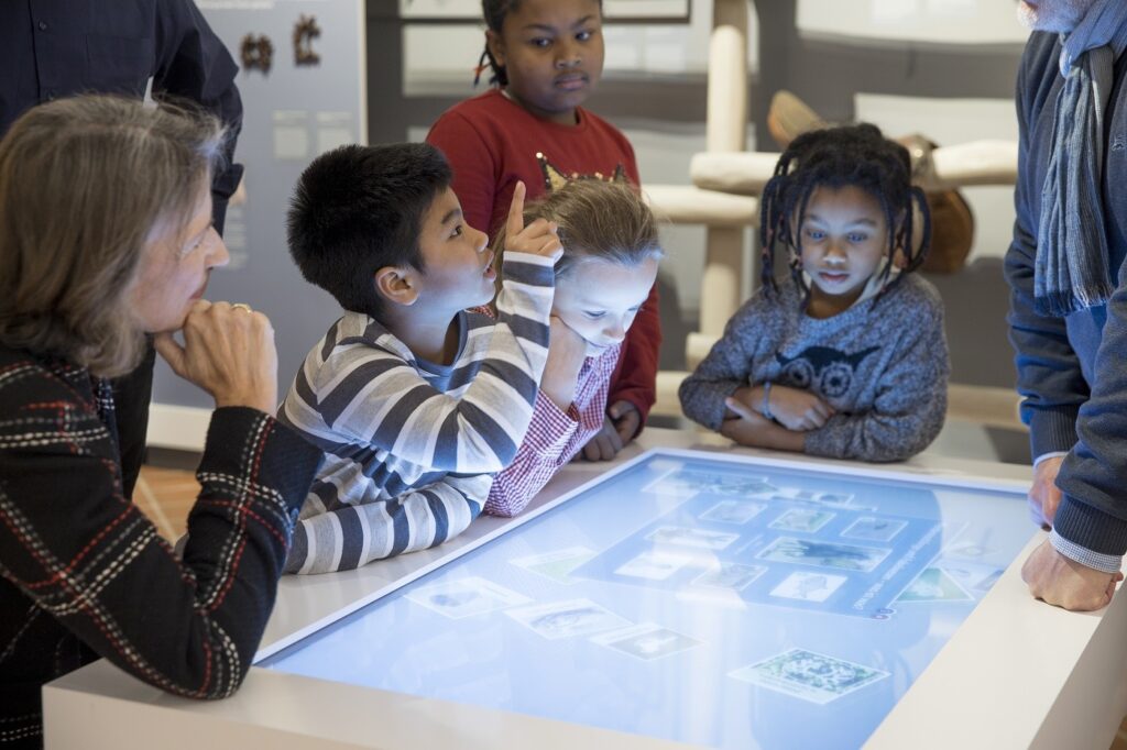 Kinder in der Dauerausstellung des Ostpreußischen Landesmuseums (© Ostpreußisches Landesmuseum)
