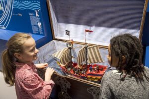 Kinder in der Dauerausstellung des Ostpreußischen Landesmuseums (© Ostpreußisches Landesmuseum)