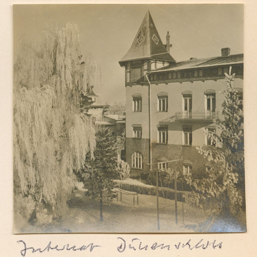 Misdory-Dünenschloss, 1942-45 (© Herder-Institut, Marburg)